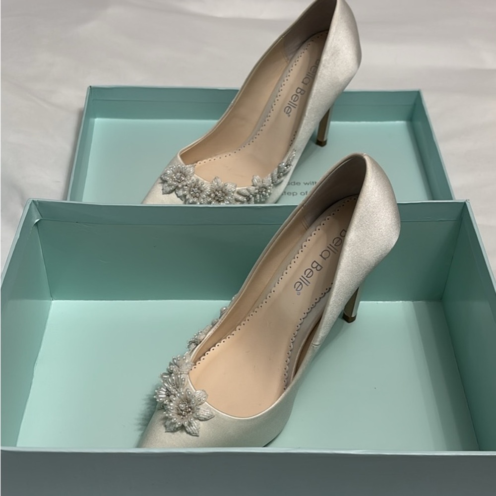 JASMINE
3D Floral Pearl Wedding Shoes Bella Belle size 6